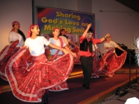 Choir dancing 
